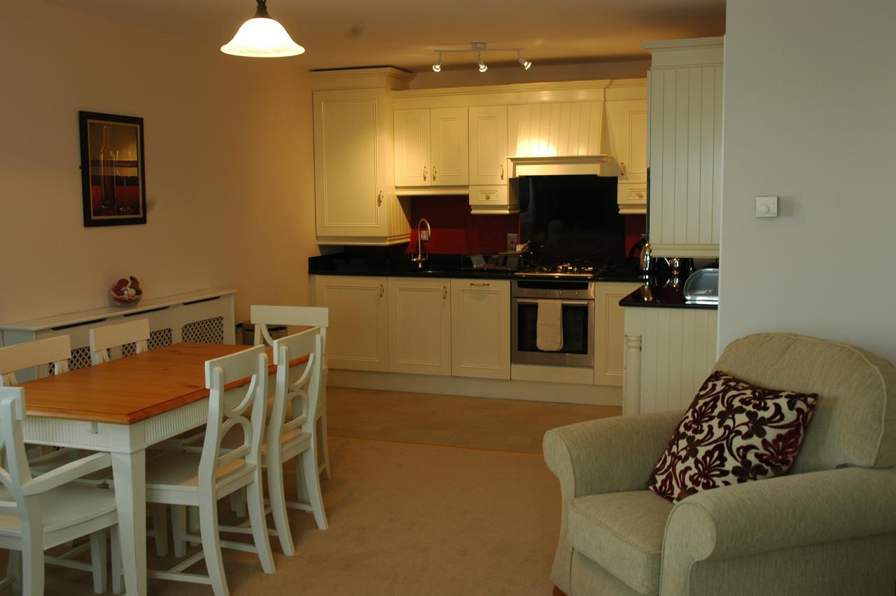 Moyvalley Hotel Self Catering Cottages Bagian luar foto