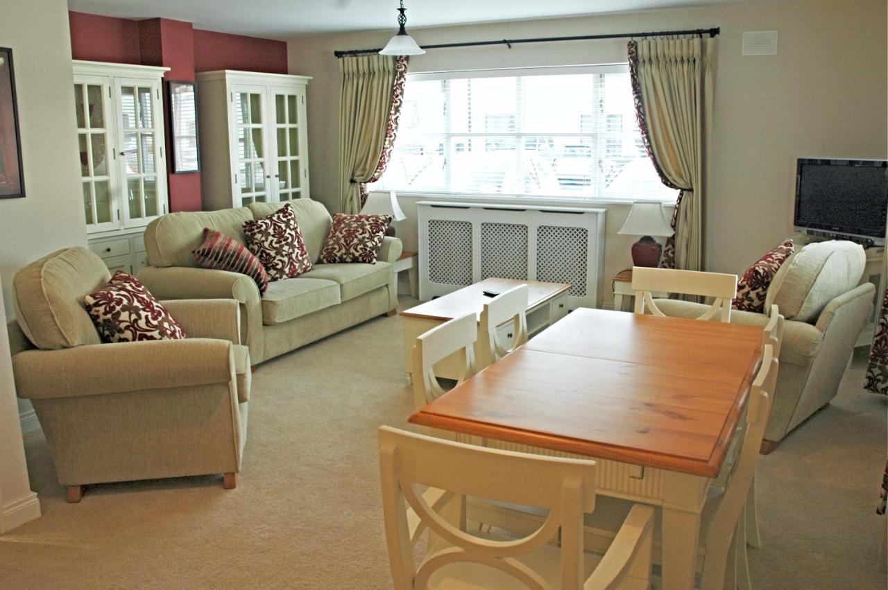 Moyvalley Hotel Self Catering Cottages Bagian luar foto